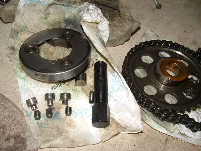 20070525shearedStarterClutch-brokenScrews.jpg